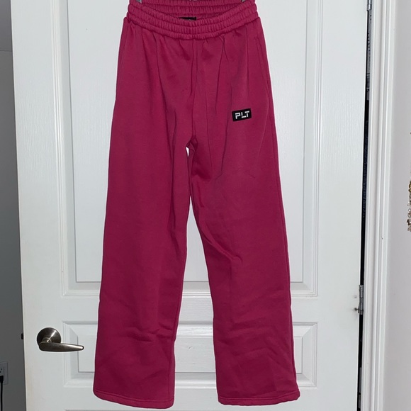 PRETTYLITTLETHING oversized straight leg sweats - Picture 1 of 2